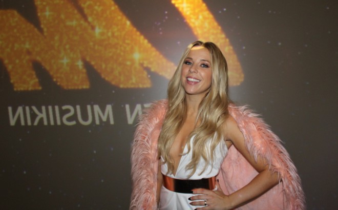 Krista kisaa Melodifestivalenin kolmannessa alkuerässä 18. helmikuuta. Kilpailukappaleen nimi on "Snurra min jord".